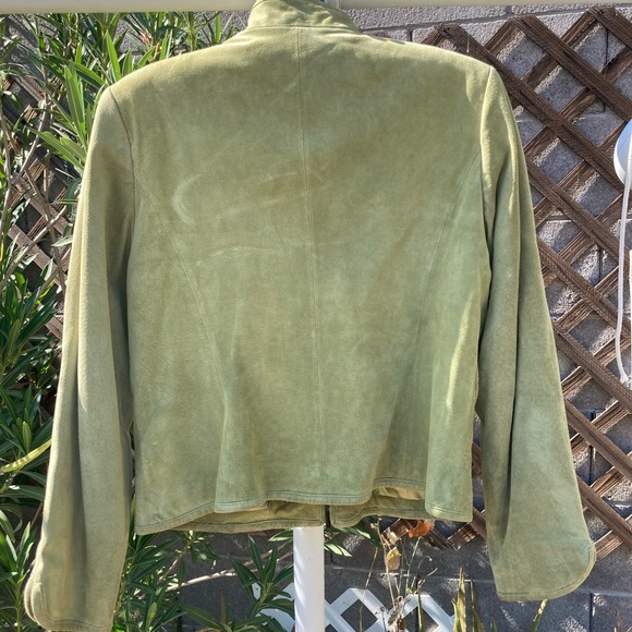 ✨HOST PICK✨ Petite Sophisticate green suede jacket - Picture 2 of 12